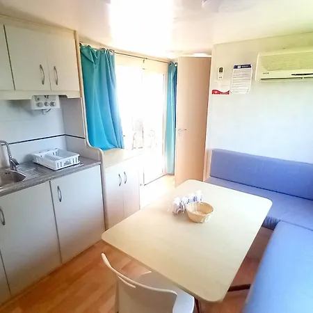 Village אתר קמפינג